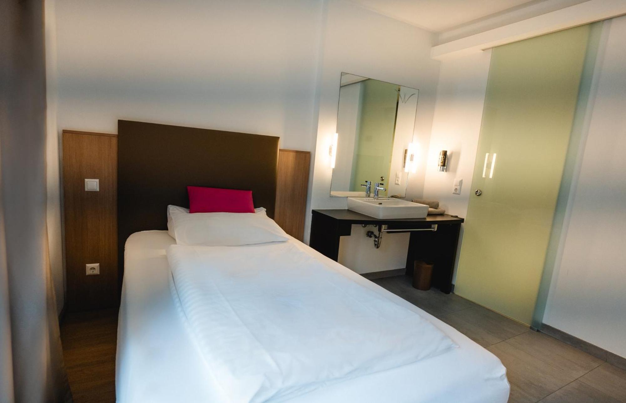 4U Hotel Men Only Hohenthurn ภายนอก รูปภาพ